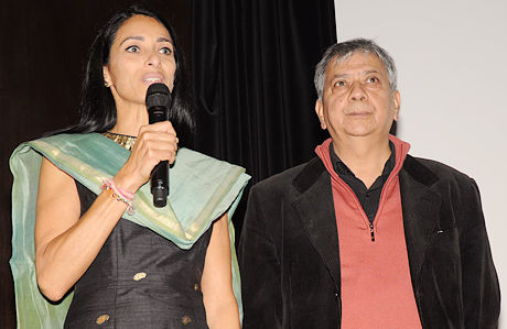 Sushila Ghatradyal en compagnie de Vijay Singh pour la présentation de France-Inde-Karnataka à l'occasion de la projection du dernier bébé de Vijay Singh : India by Song